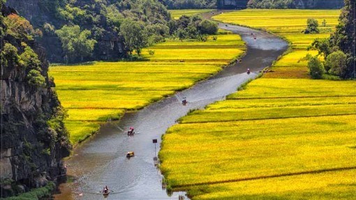Ninh Binh, part of the beautiful landscapes of Trang An
