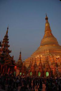 Visit in the evening to enjoy Shwedagon's buzzing atmosphere.