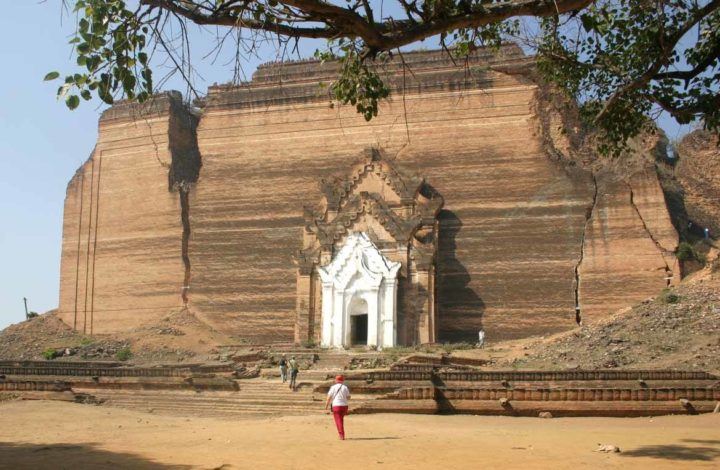The Petra-esque Mingun