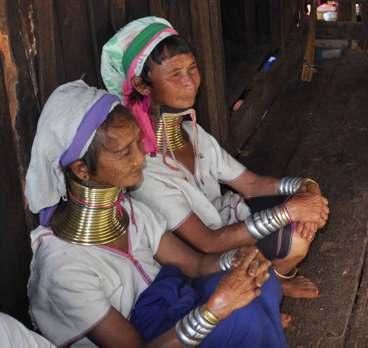 Kayan women in Loikaw (copyright: Alex Shaw)